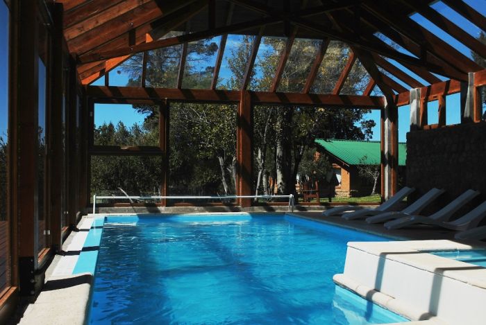 Alojamiento en Esquel -Trevelin  con piscina cubierta y agua  climatizada